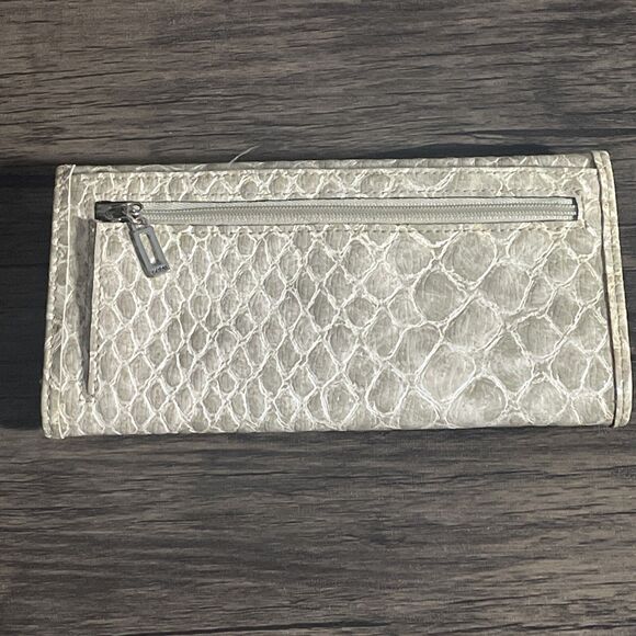 Guess Faux Leather Snakeskin Clutch Wallet Metal Plate Logo White Gray 7.5" - Picture 5 of 12